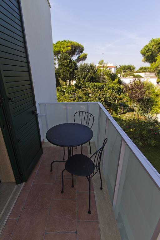 B&B Neptunia Fronte Mare Torre Specchia Ruggeri Exteriör bild