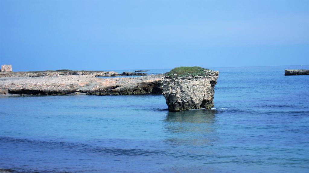 B&B Neptunia Fronte Mare Torre Specchia Ruggeri Exteriör bild
