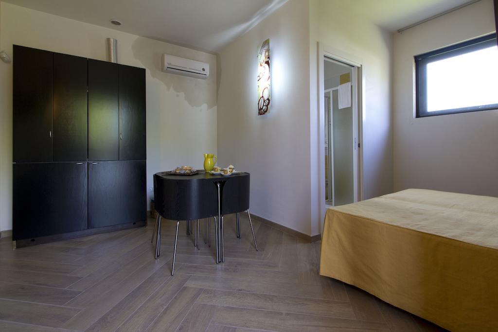 B&B Neptunia Fronte Mare Torre Specchia Ruggeri Exteriör bild