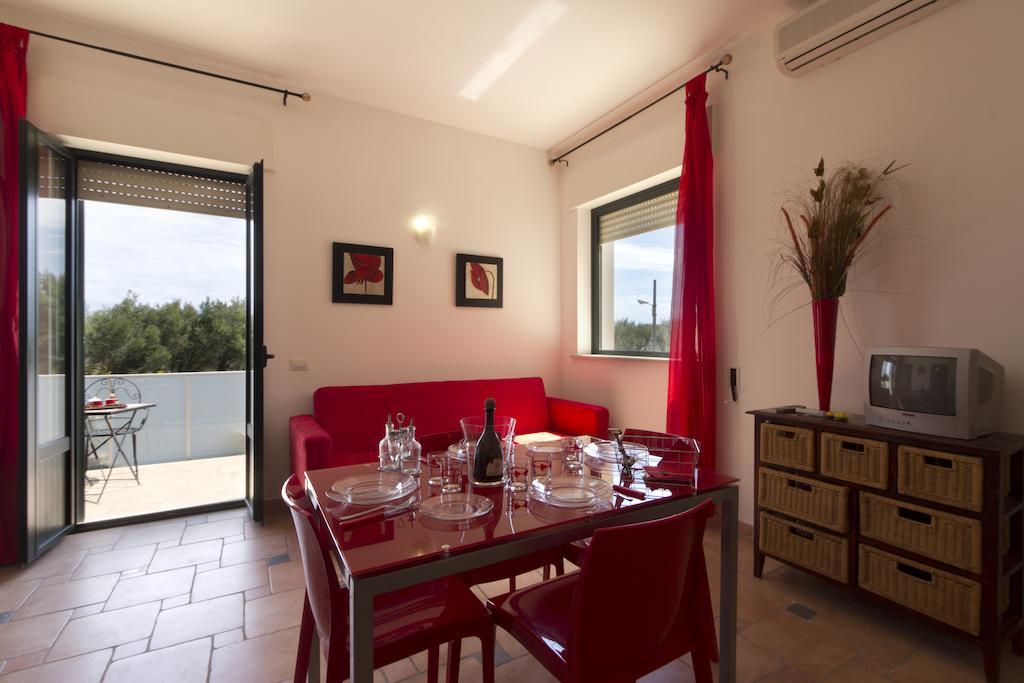 B&B Neptunia Fronte Mare Torre Specchia Ruggeri Rum bild