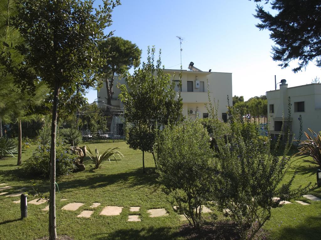 B&B Neptunia Fronte Mare Torre Specchia Ruggeri Exteriör bild
