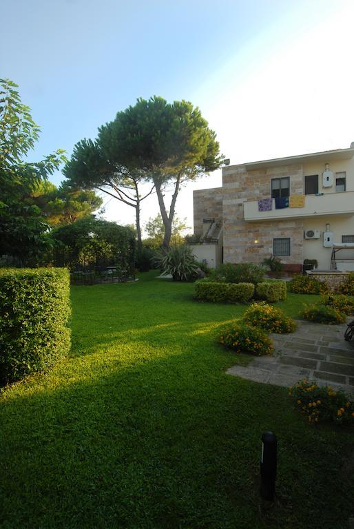 B&B Neptunia Fronte Mare Torre Specchia Ruggeri Exteriör bild