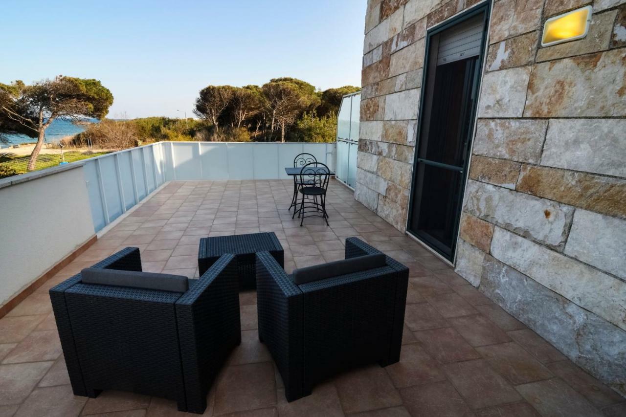 B&B Neptunia Fronte Mare Torre Specchia Ruggeri Exteriör bild