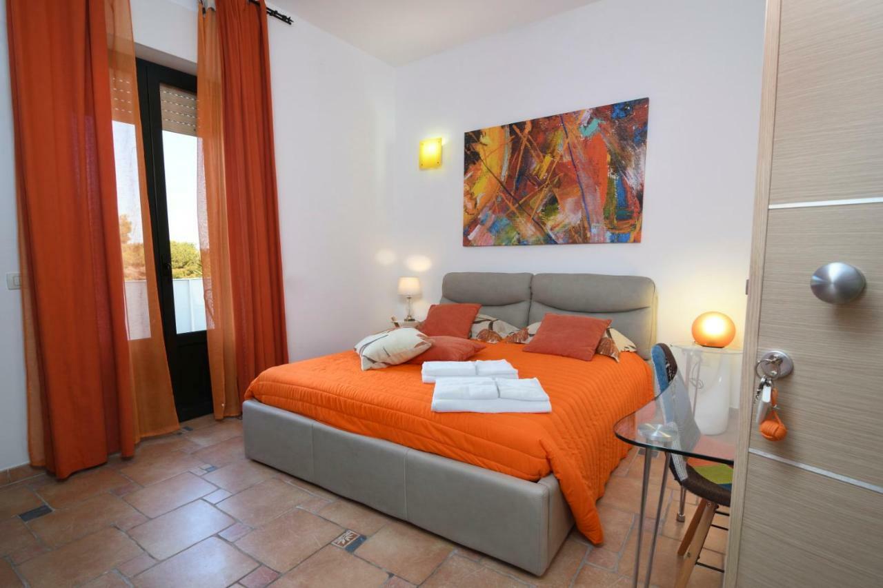 B&B Neptunia Fronte Mare Torre Specchia Ruggeri Exteriör bild