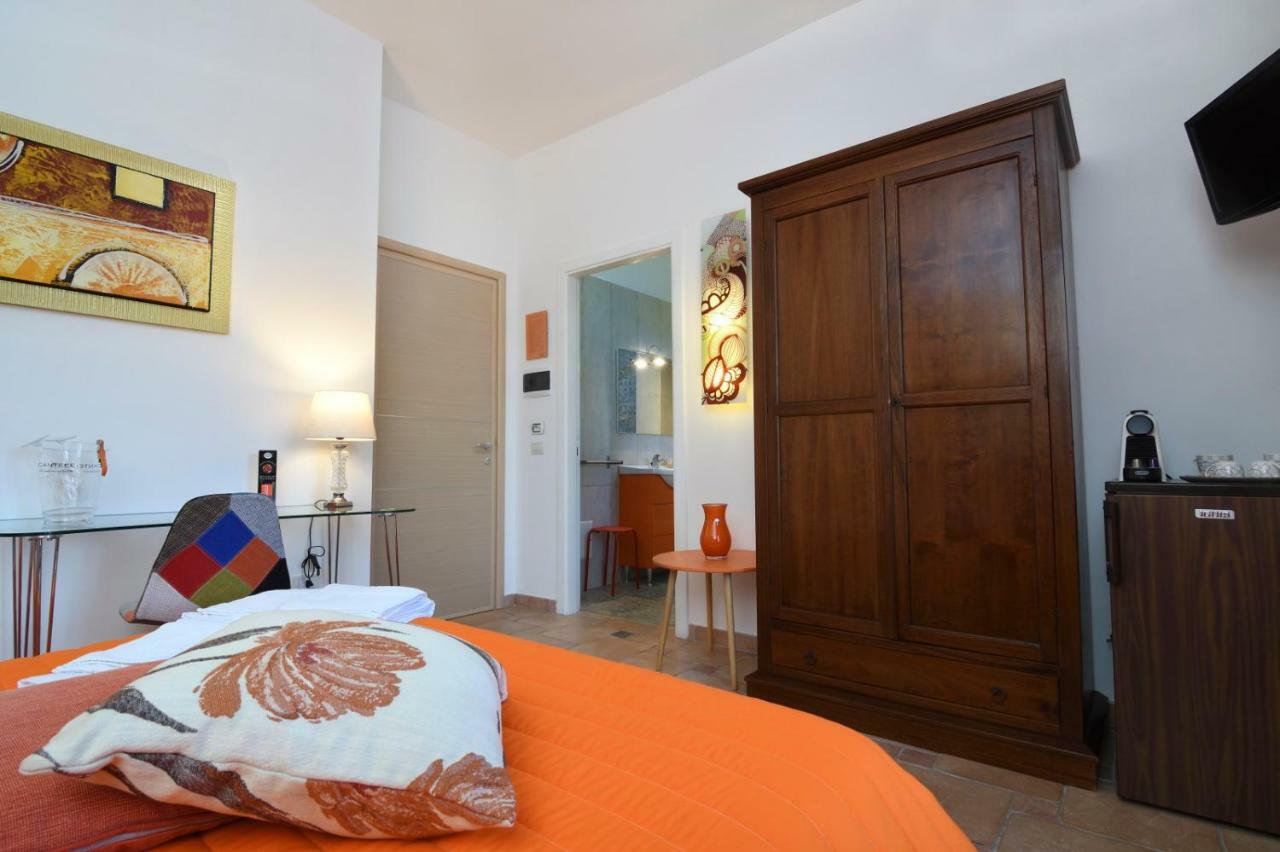 B&B Neptunia Fronte Mare Torre Specchia Ruggeri Exteriör bild