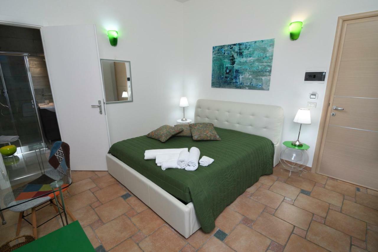 B&B Neptunia Fronte Mare Torre Specchia Ruggeri Exteriör bild