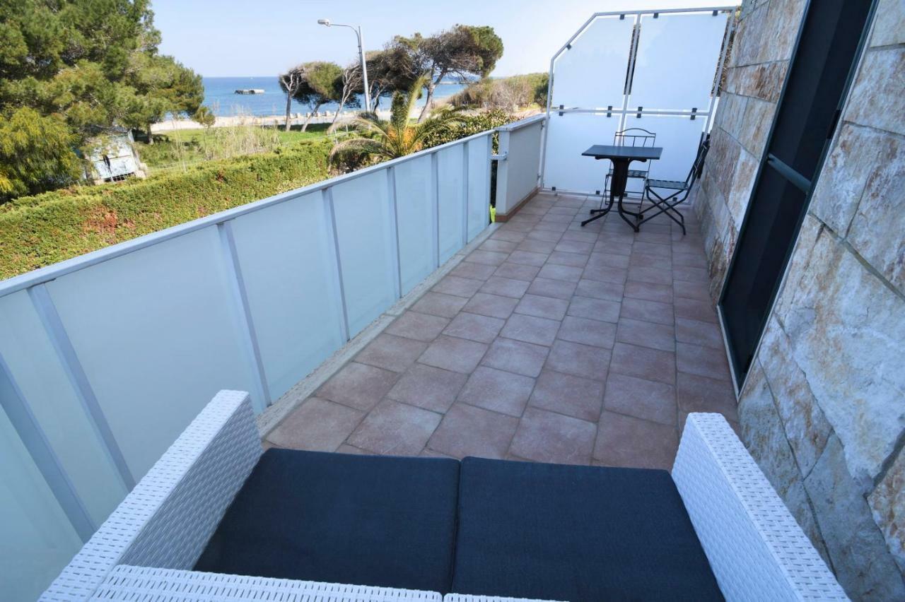 B&B Neptunia Fronte Mare Torre Specchia Ruggeri Exteriör bild