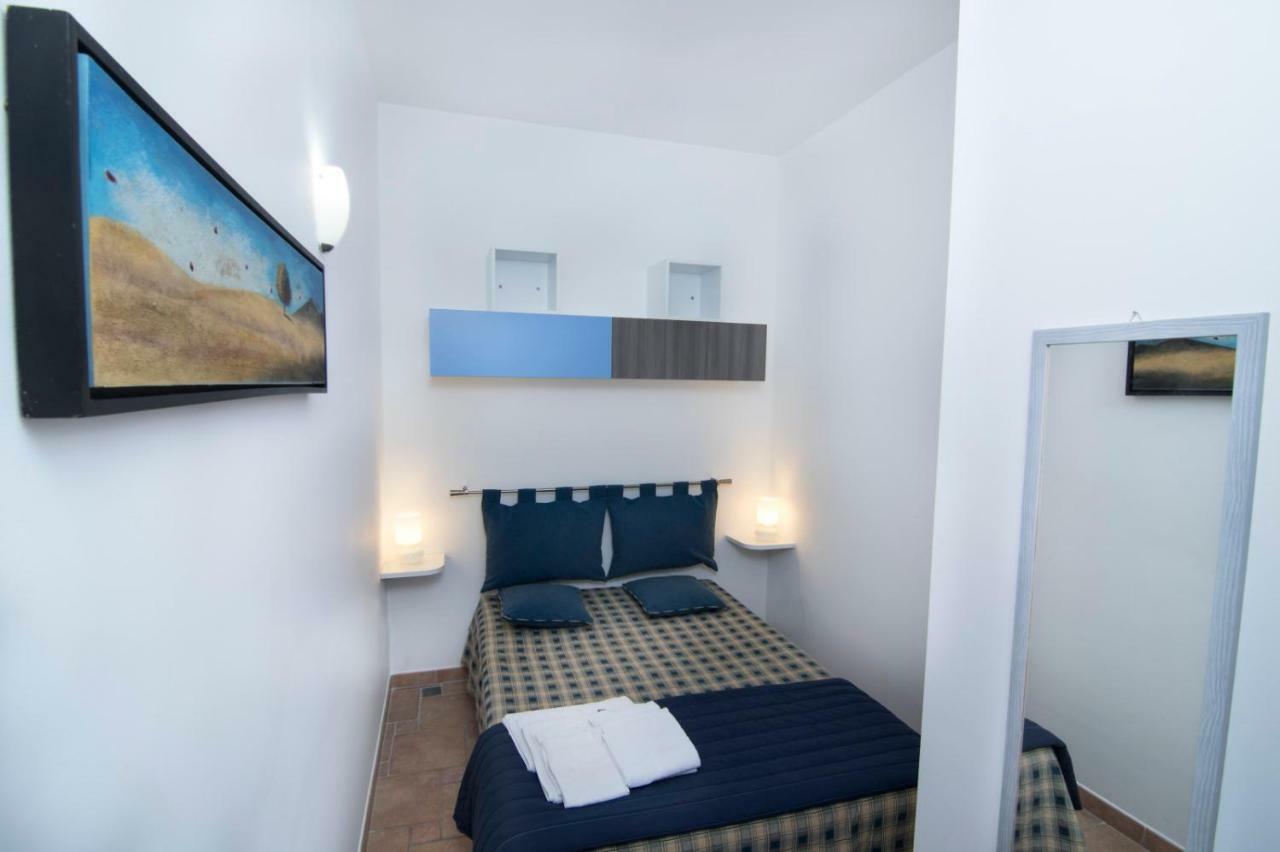 B&B Neptunia Fronte Mare Torre Specchia Ruggeri Exteriör bild