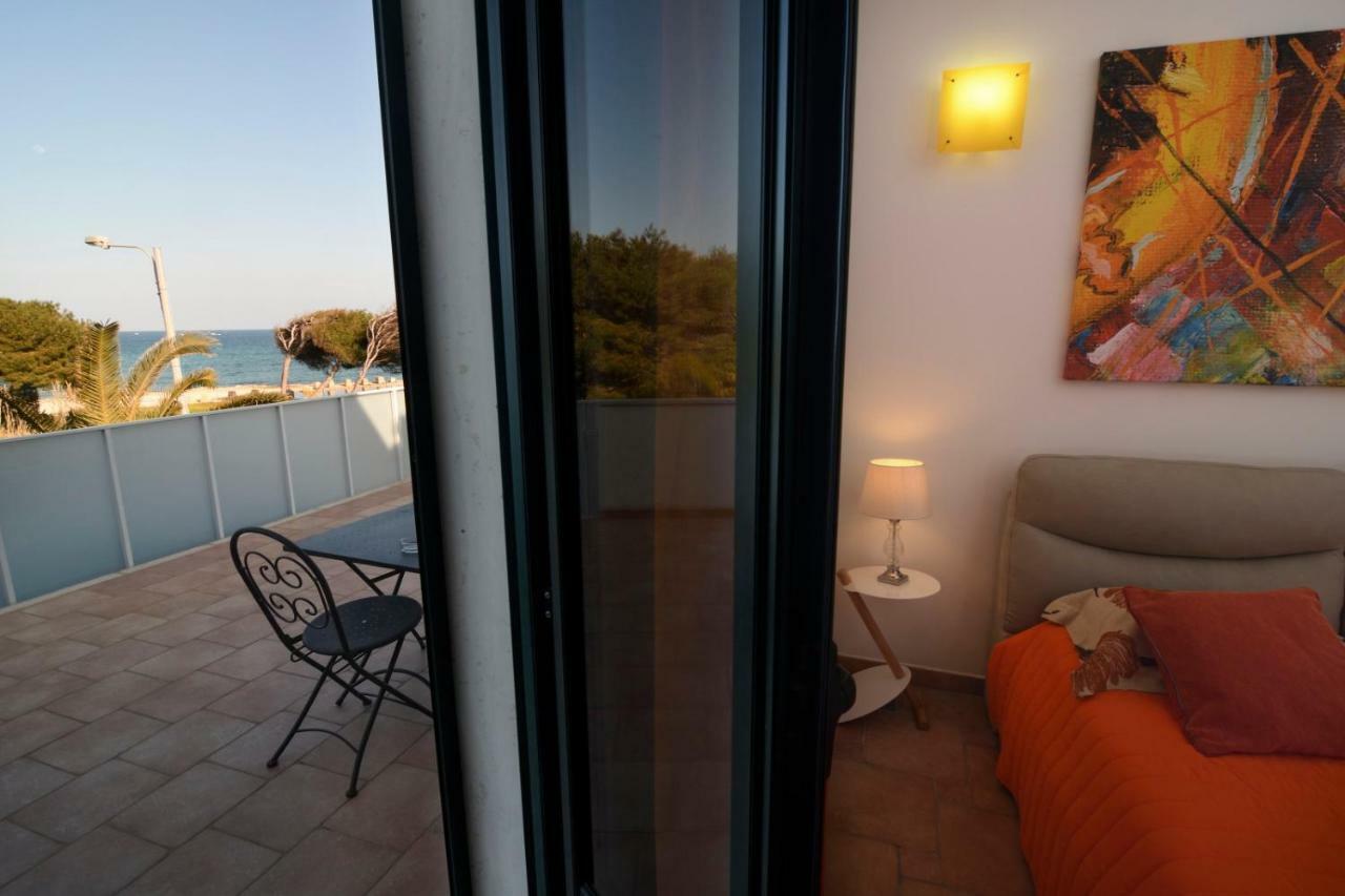 B&B Neptunia Fronte Mare Torre Specchia Ruggeri Exteriör bild