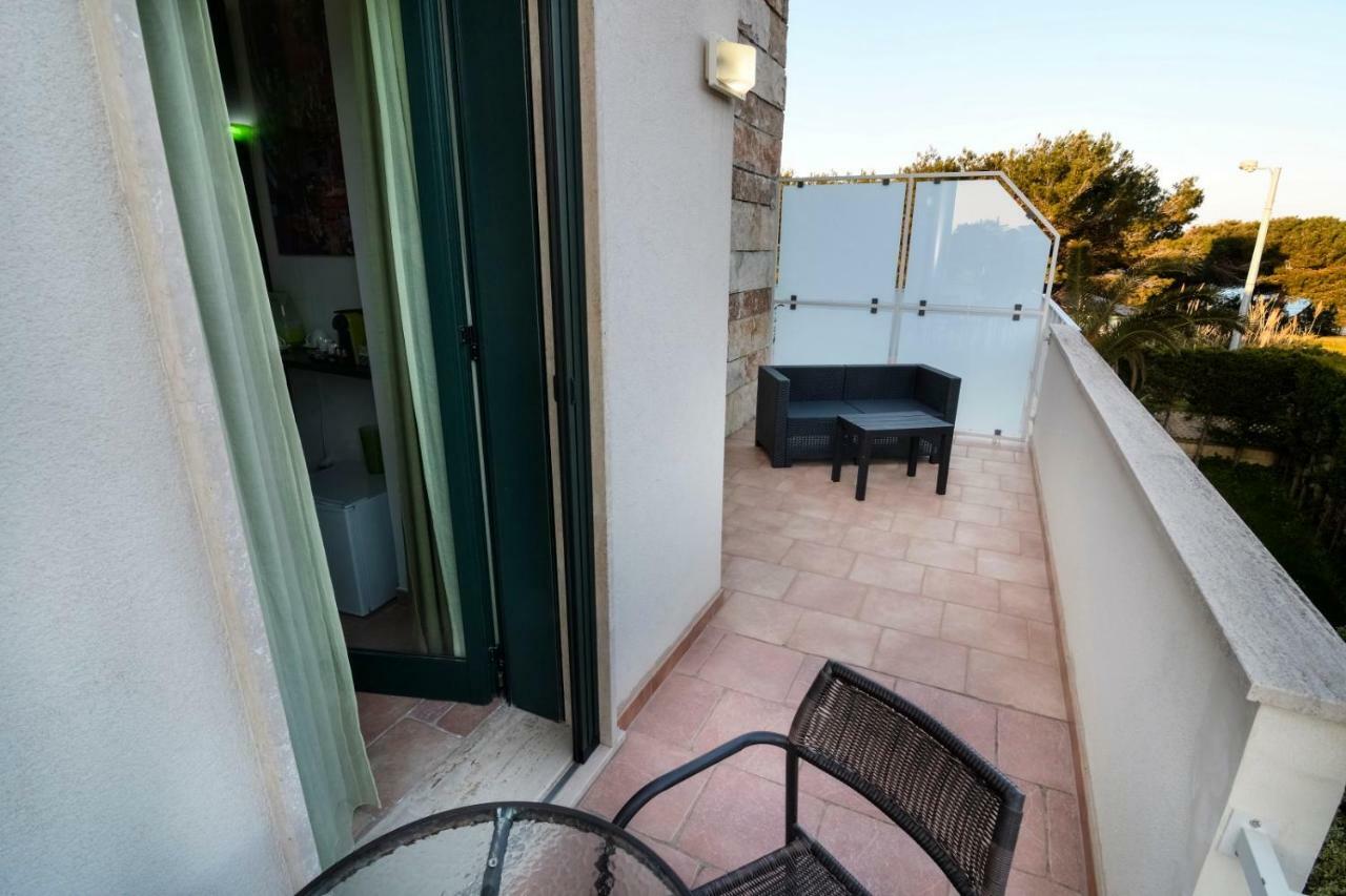 B&B Neptunia Fronte Mare Torre Specchia Ruggeri Exteriör bild