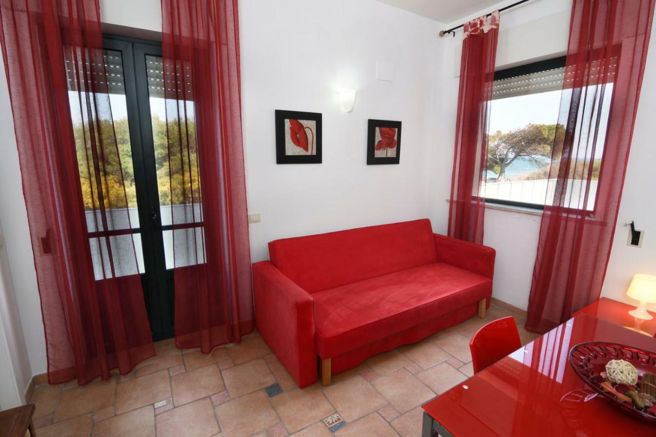 B&B Neptunia Fronte Mare Torre Specchia Ruggeri Exteriör bild