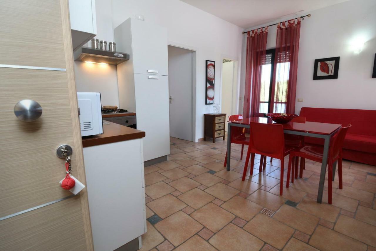 B&B Neptunia Fronte Mare Torre Specchia Ruggeri Exteriör bild