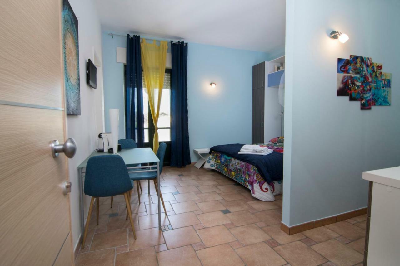 B&B Neptunia Fronte Mare Torre Specchia Ruggeri Exteriör bild